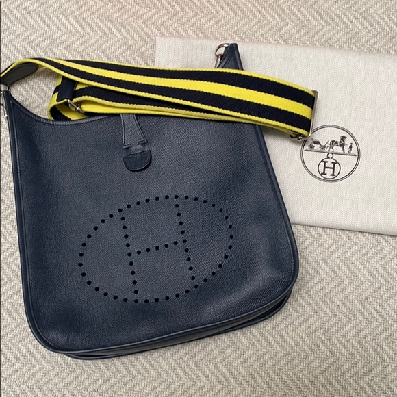 HERMES Evelyne Poche III 29 - Picture 1 of 14